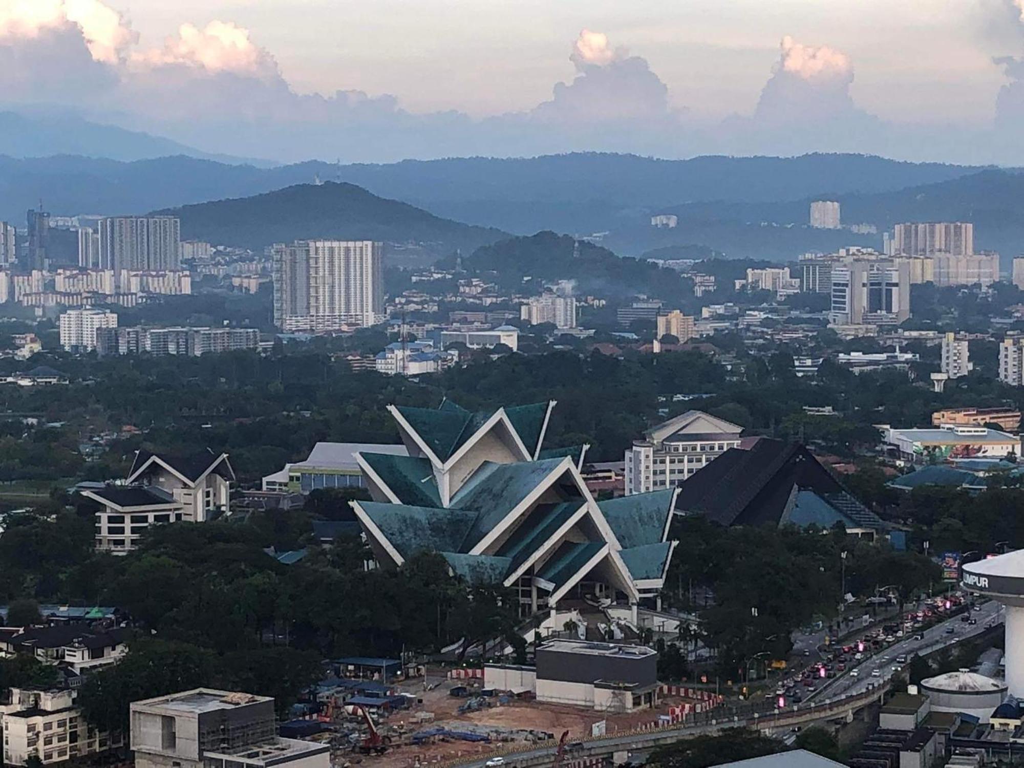 Apartment Tr 3r2b Serviced 5-6pax Hkl,ijn,pwtc Kl *