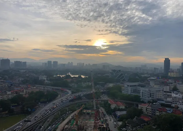 Tr Residence 3R2B Serviced Apt 5-6Pax Hkl,Ijn,Pwtc Kl