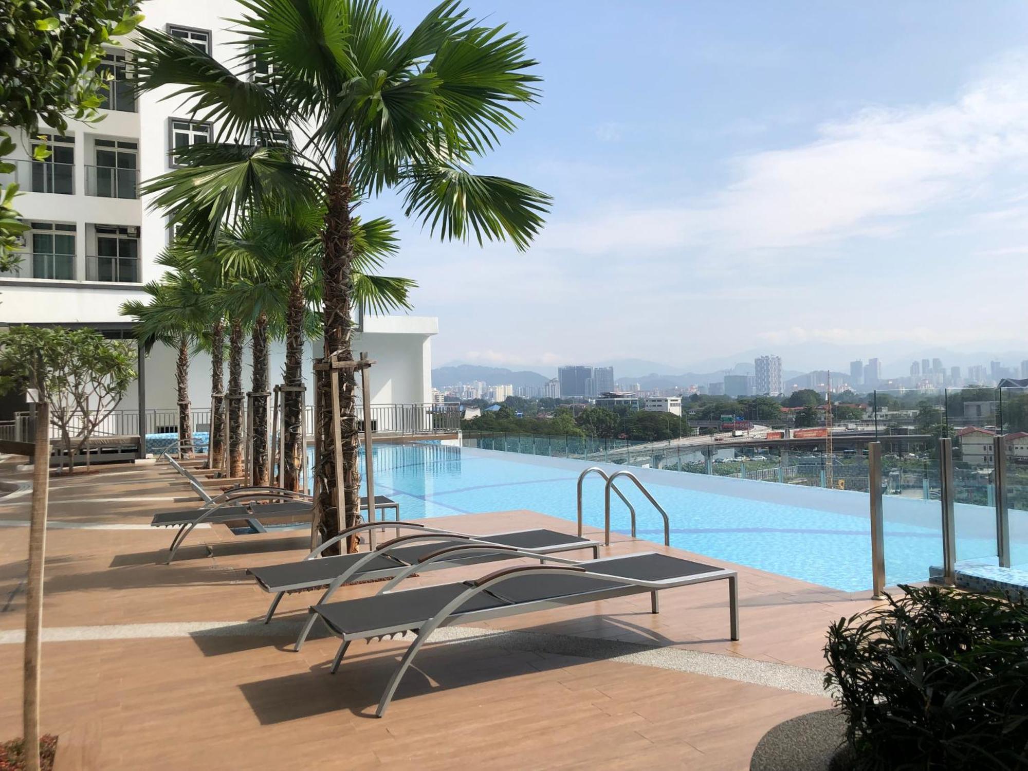 Tr 3r2b Serviced 5-6pax Hkl,ijn,pwtc Kl * Kuala Lumpur