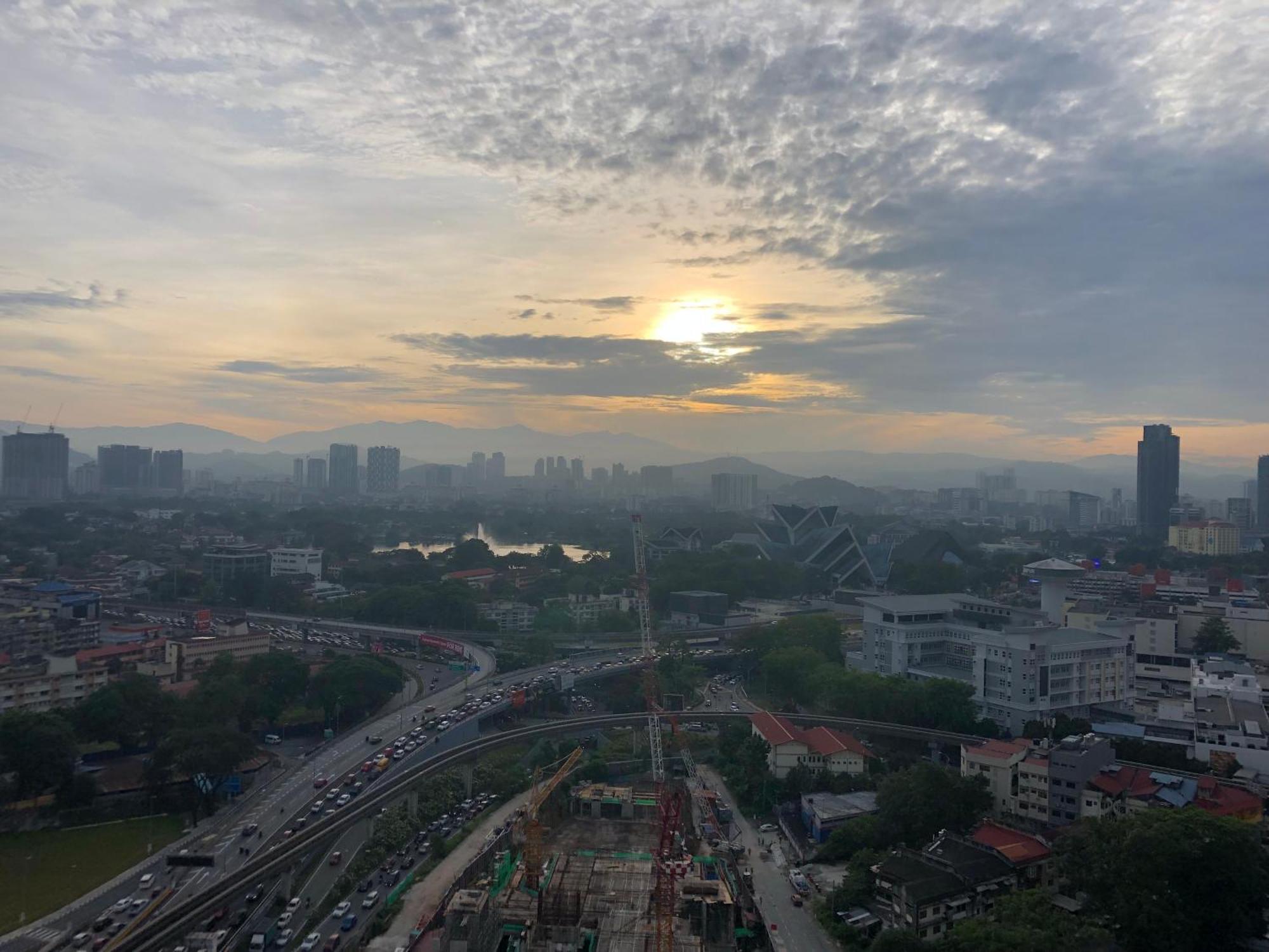 Tr 3r2b Serviced 5-6pax Hkl,ijn,pwtc Kl Kuala Lumpur